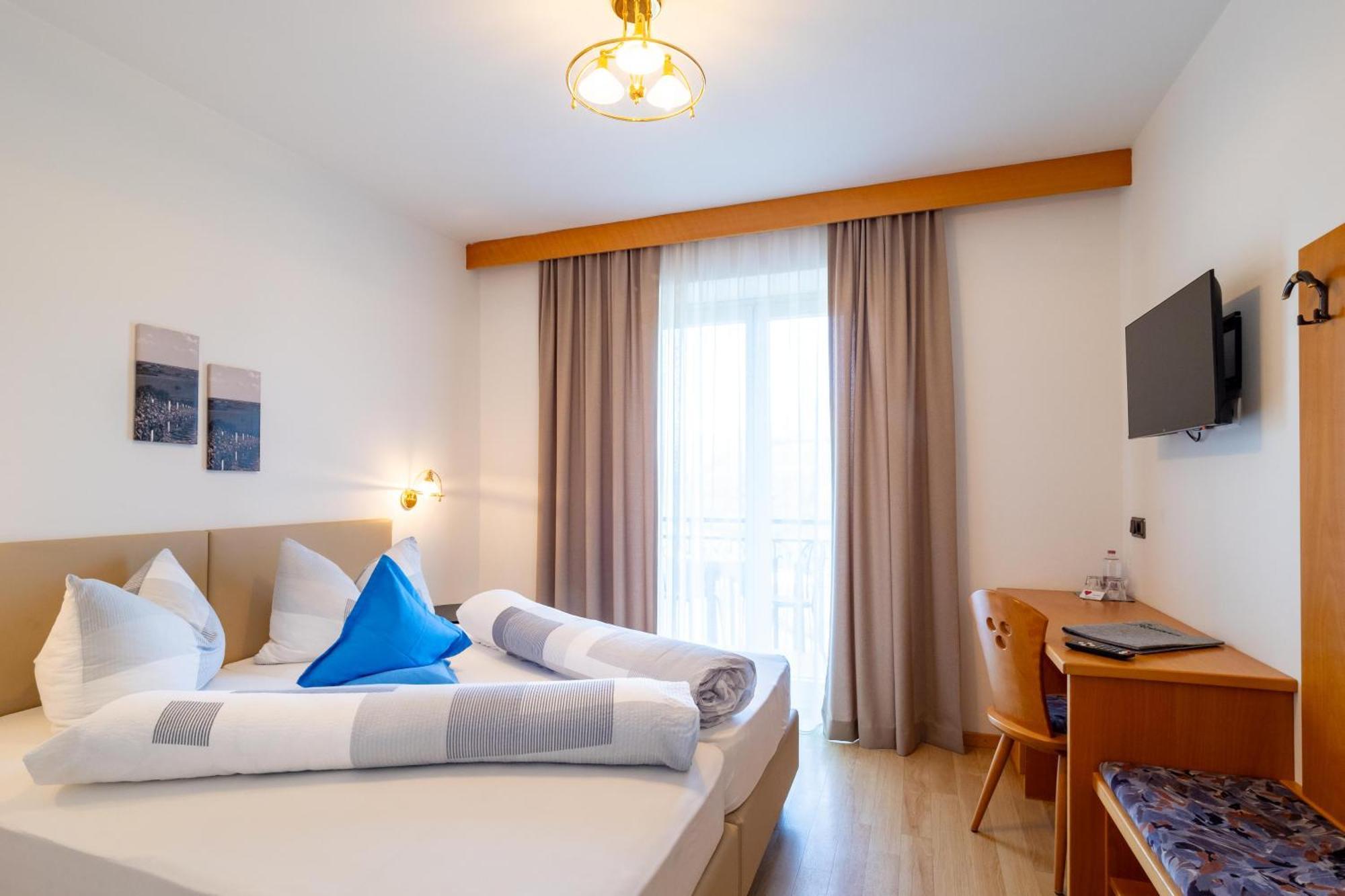 Hotel Weinberg Appiano Sulla Strada Del Vino Esterno foto