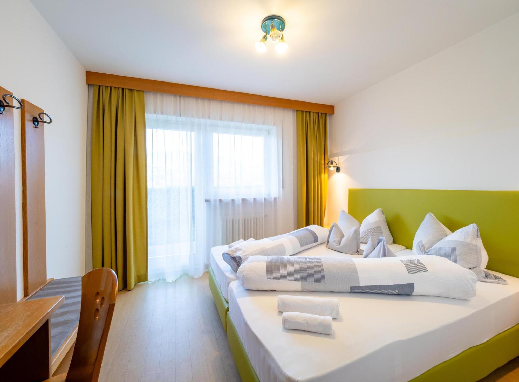 Hotel Weinberg Appiano Sulla Strada Del Vino Esterno foto