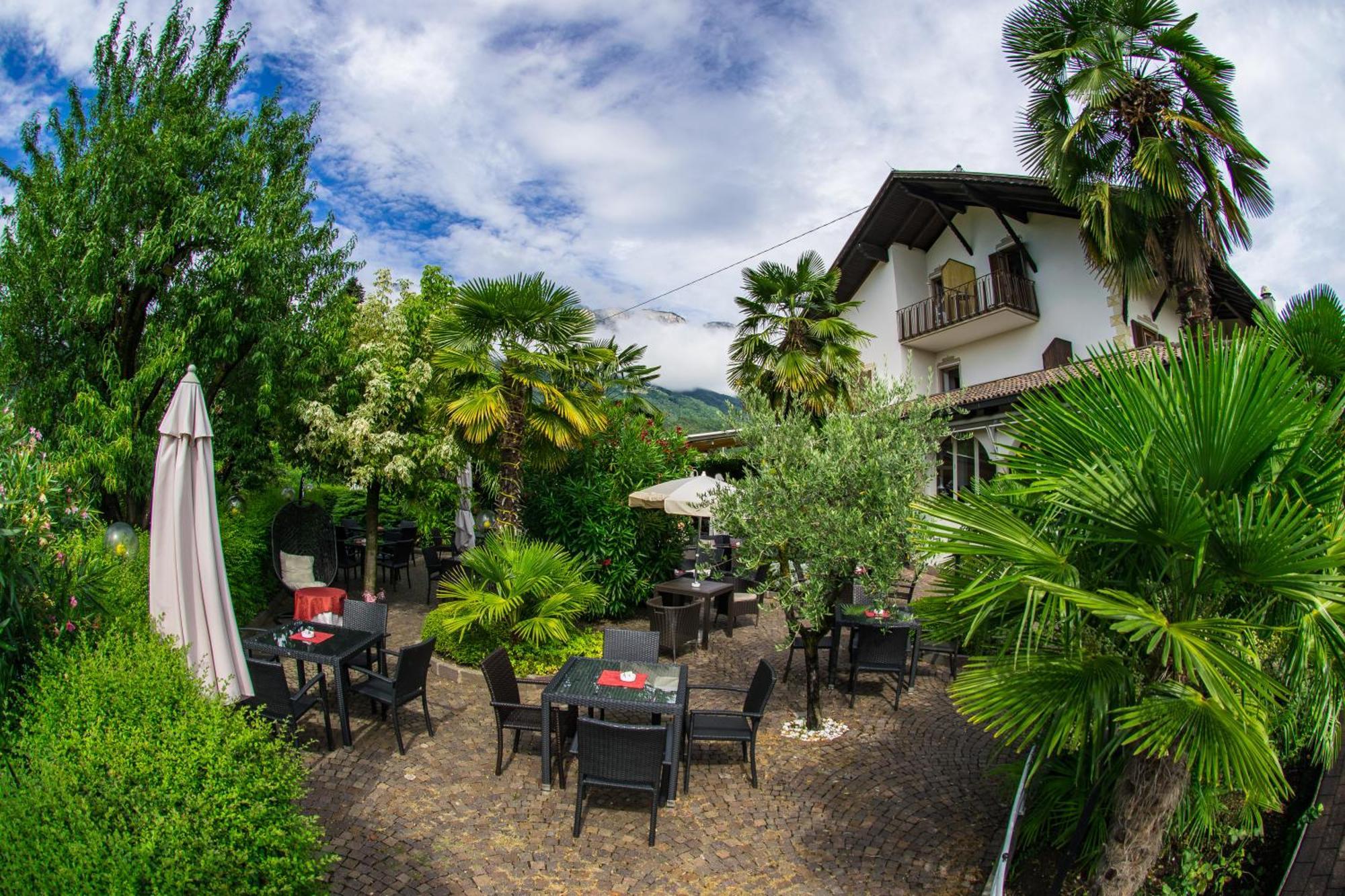 Hotel Weinberg Appiano Sulla Strada Del Vino Esterno foto