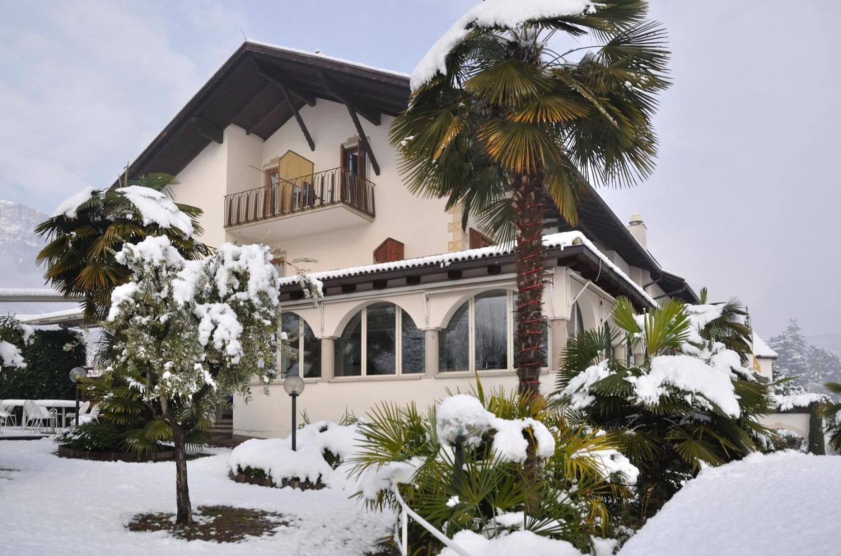Hotel Weinberg Appiano Sulla Strada Del Vino Esterno foto