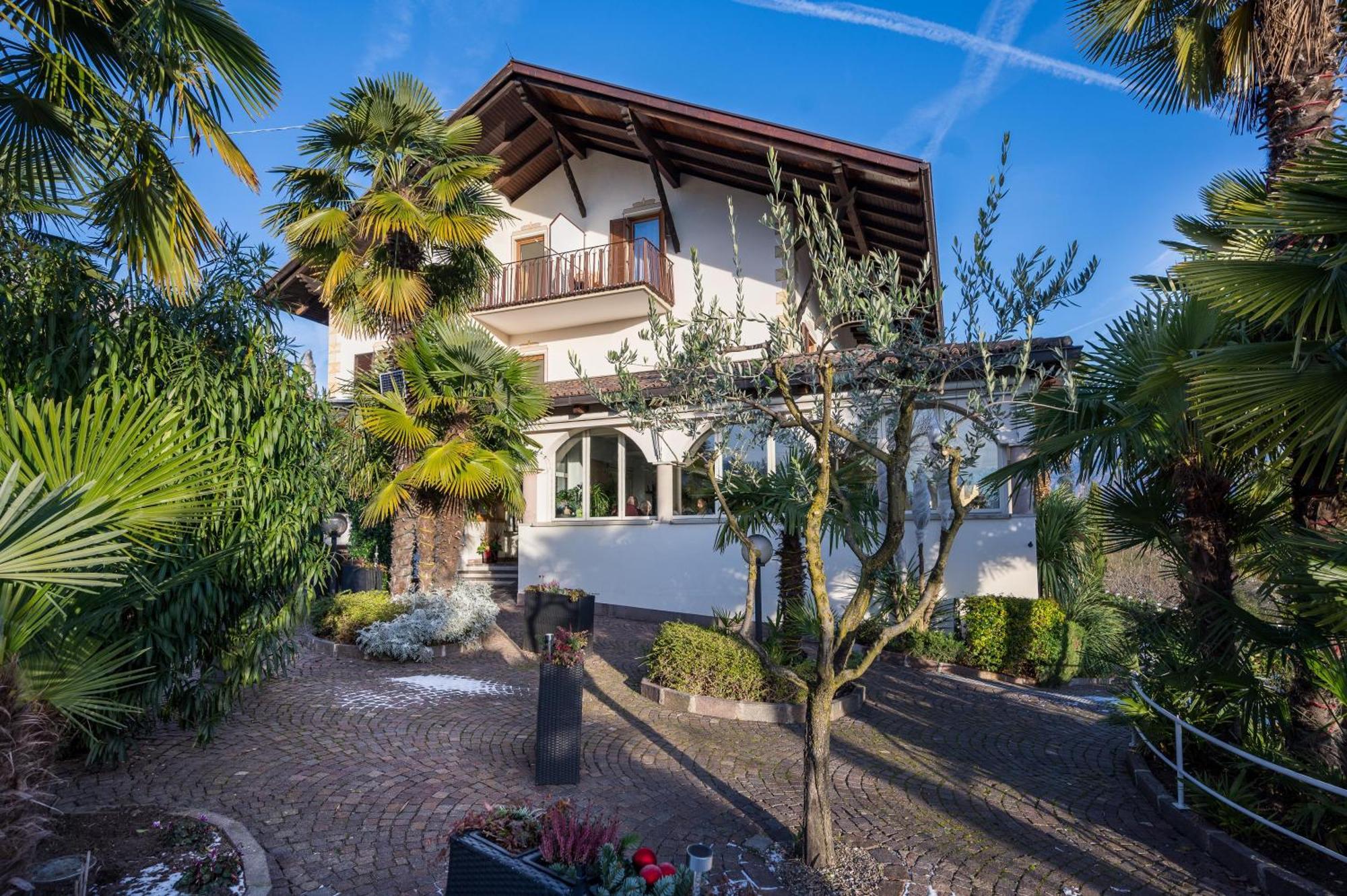 Hotel Weinberg Appiano Sulla Strada Del Vino Esterno foto