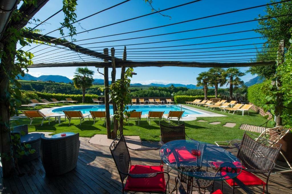 Hotel Weinberg Appiano Sulla Strada Del Vino Esterno foto