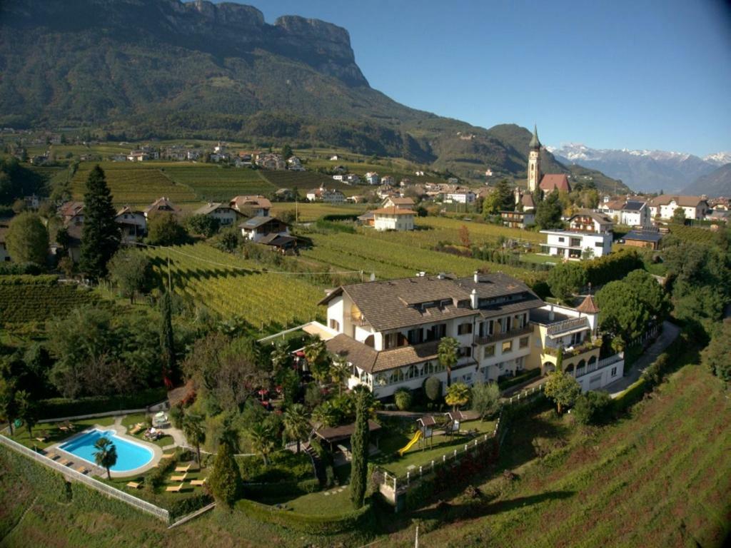 Hotel Weinberg Appiano Sulla Strada Del Vino Esterno foto